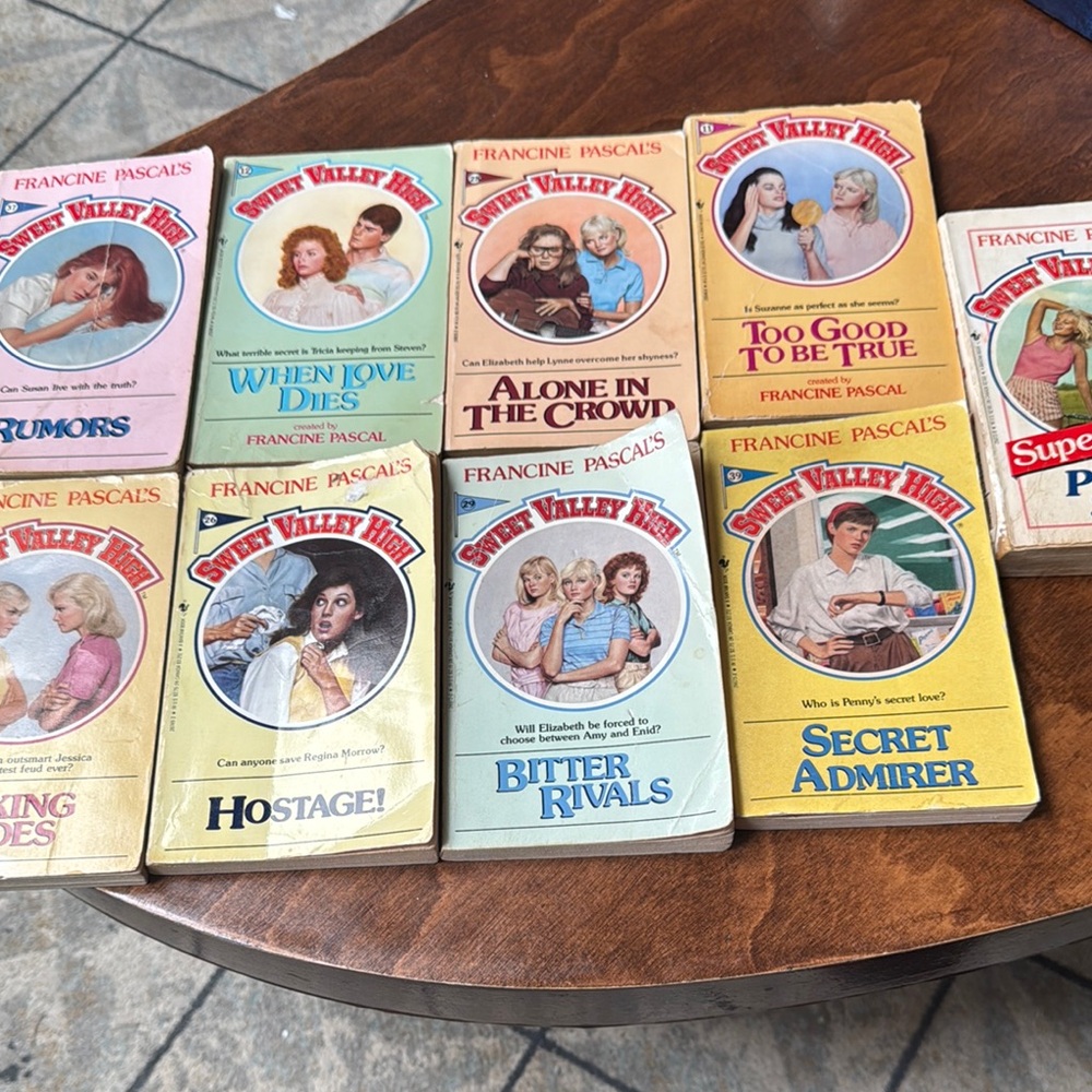 Sweet Valley High Book Collection. 9 Books